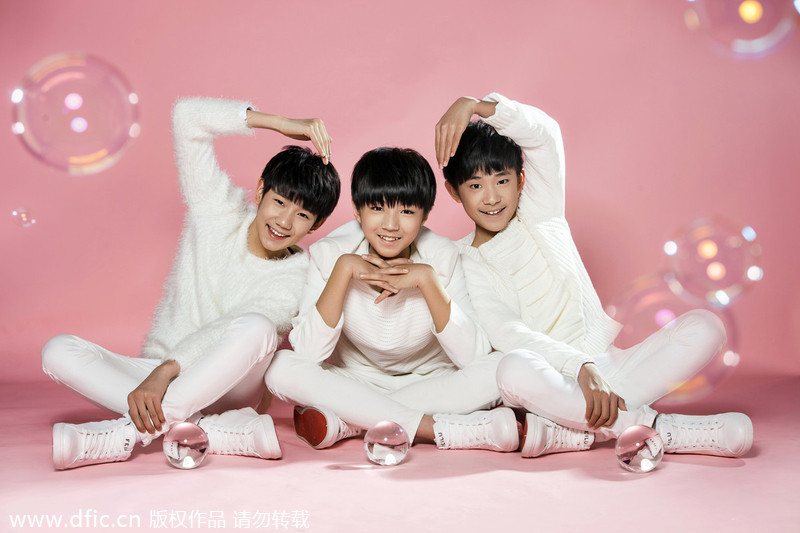 tfboys王俊凯机场哭了现场照片曝光,揭秘王俊凯惊人家庭背景资料