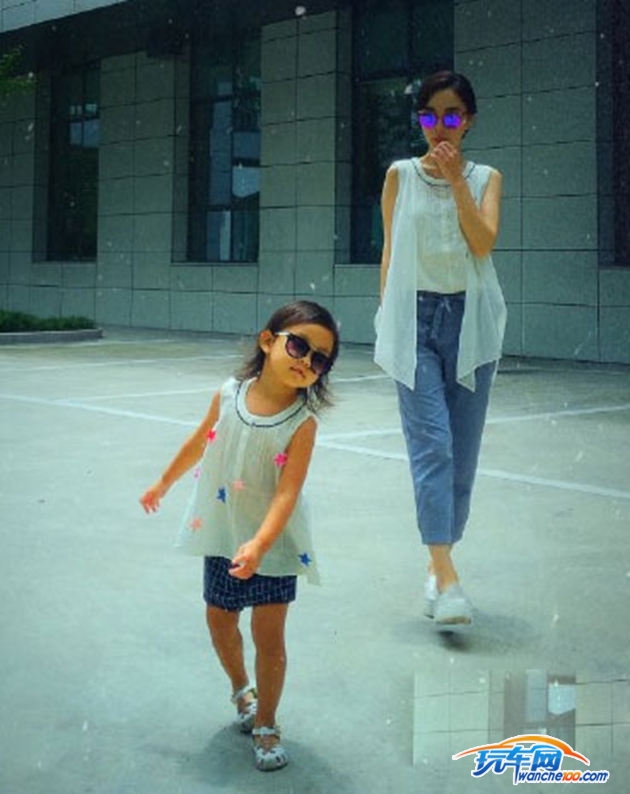 贾乃亮秀恩爱零点发文为李小璐庆生图,揭贾乃亮和甜馨经典图片