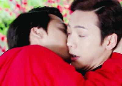 李易峰和陈伟霆亲吻照曝光,揭秘陈伟霆现在的女友是谁