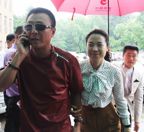 乒乓球冠军王楠的老公微博引关注,揭秘王楠老