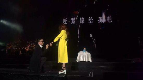 张靓颖公布与冯柯恋情,揭秘张靓颖为什么喜欢冯轲及家庭背景