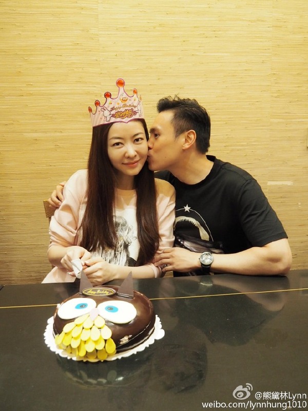 熊黛林过生日老公献吻照曝光,揭郭可颂比熊黛林大几岁及身家背景