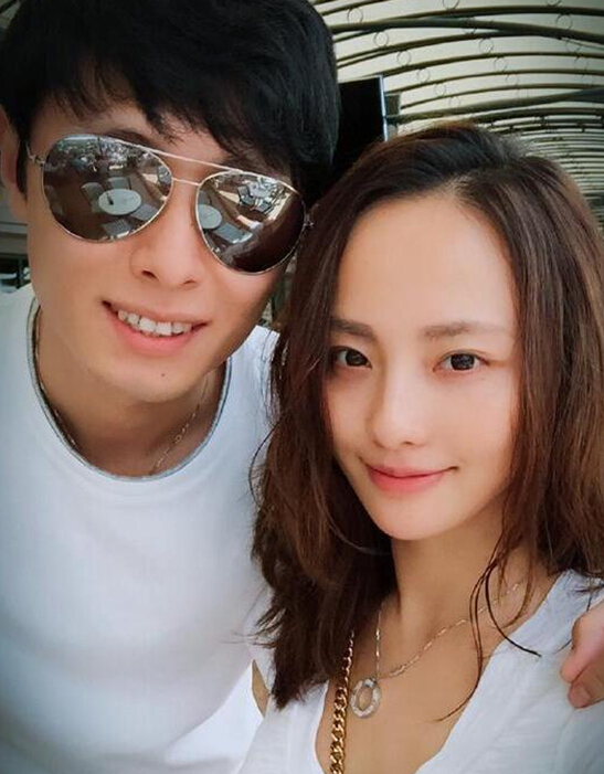 张嘉倪喜当妈晒出宝宝小手照,张嘉倪杜淳为什么分手原因揭秘