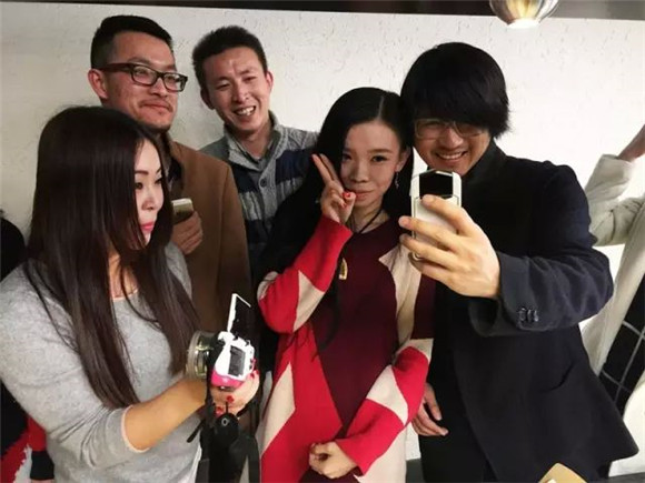 韩寒餐厅陷追债风波,揭秘韩寒遭人追债风波事件始末