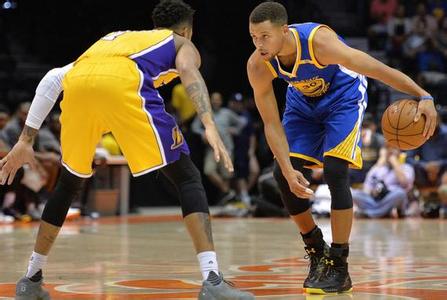 nba勇士对战开拓者现场比赛视频图,勇士库里单