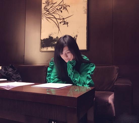 谢娜晒高空瑜伽照大秀"逆生长"容颜,揭谢娜与老公张杰相识全过程