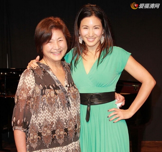 郑佩佩4次流产只为富豪生儿子,揭郑佩佩一生坎坷经历及照片(2)