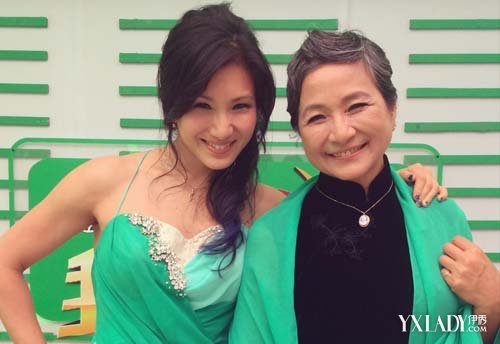 郑佩佩4次流产只为富豪生儿子,揭郑佩佩一生坎坷经历及照片(2)