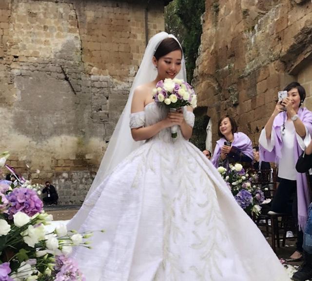 张靓颖母亲再揭冯轲"真面目",揭张靓颖冯轲大婚张妈妈失踪原因(2)