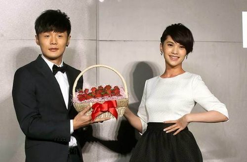 杨丞琳李荣浩被传领证秘婚,揭秘杨丞琳为什么遭禁内幕原因
