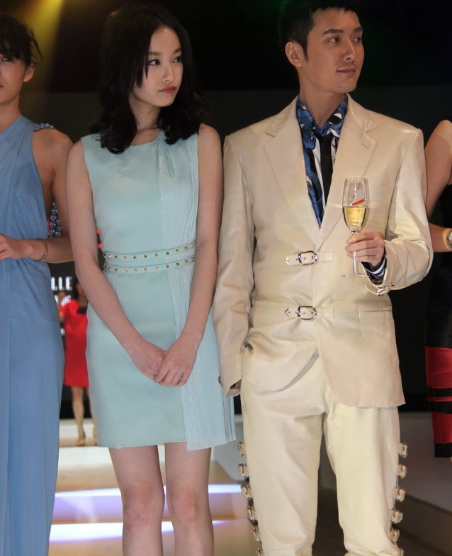 冯绍峰与倪妮亲吻照片,揭秘冯绍峰为什么喜欢倪妮及家庭背景