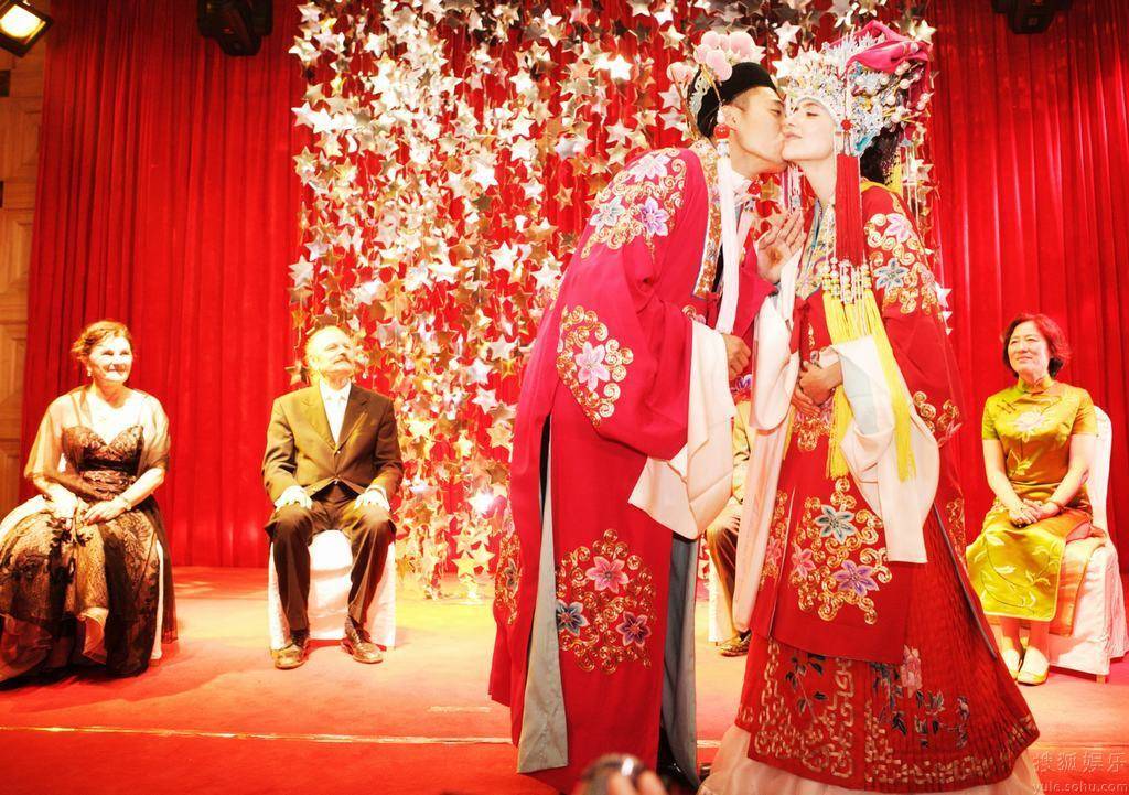 刘烨为什么喜欢安娜,刘烨老婆安娜神秘家庭背景照片揭秘