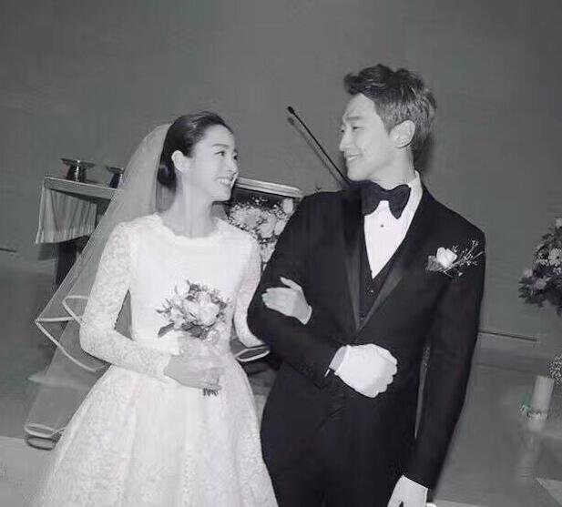 rain和金泰熙结婚接吻照,rain老婆金泰希家庭背景性感照