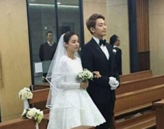 rain和金泰熙结婚接吻照,rain老婆金泰希家庭背景性感照
