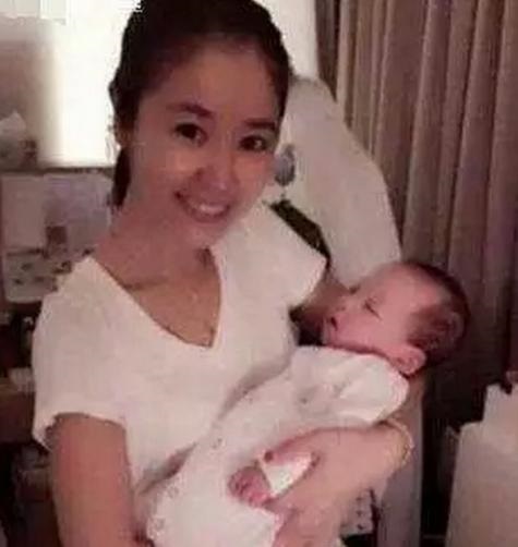 林心如婚后首晒女儿正面照,揭秘霍建华的妈妈和林心如关系亲密度