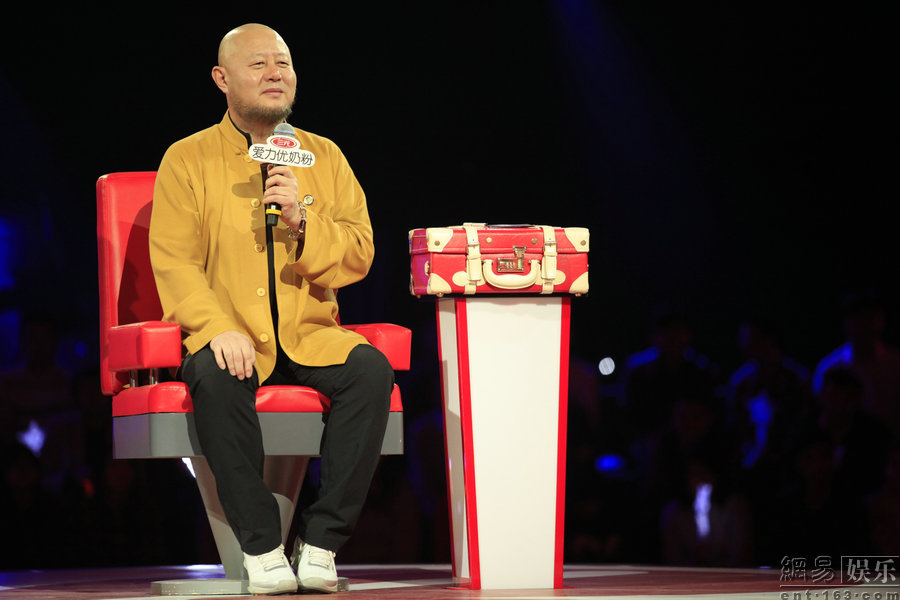 霍尊的父亲为什么和母亲离婚,揭秘霍尊父亲火风现任妻子是谁