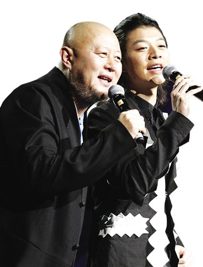 霍尊的父亲为什么和母亲离婚,揭秘霍尊父亲火风现任妻子是谁