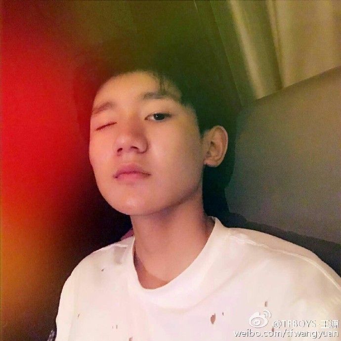 tfboys王源的女朋友是谁,tfboys王源父母家庭背景