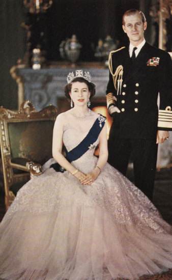 英国女王和首相区别在哪什么关系,英国女皇伊丽莎白青涩照
