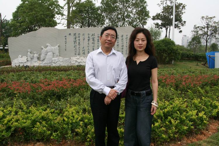 余秋雨与现任妻子马兰情史,余秋雨妻子是谁家