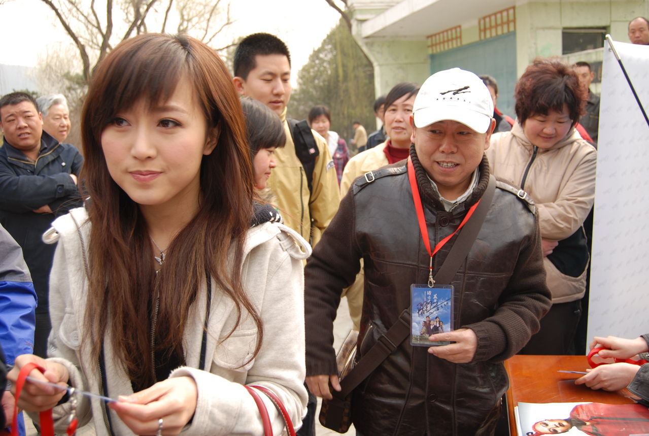 潘长江老婆杨云照片曝光,揭秘潘长江老婆家庭资料背景