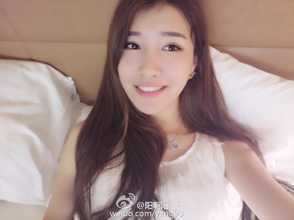 郭艾伦与空姐女友分手模特新欢出现,揭郭艾伦和女友甜蜜合照图