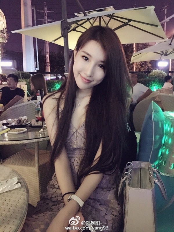 郭艾伦与空姐女友分手模特新欢出现,揭郭艾伦和女友甜蜜合照图