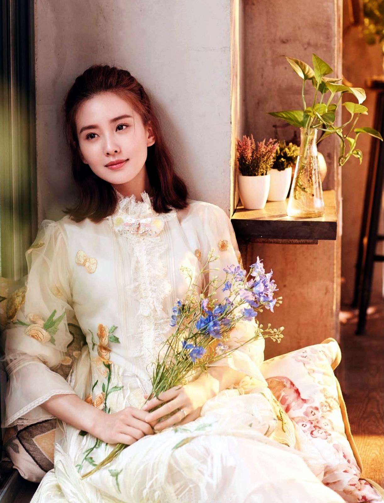 刘诗诗唯美床吻戏照片,刘诗诗吴奇隆结婚照近况图(2)