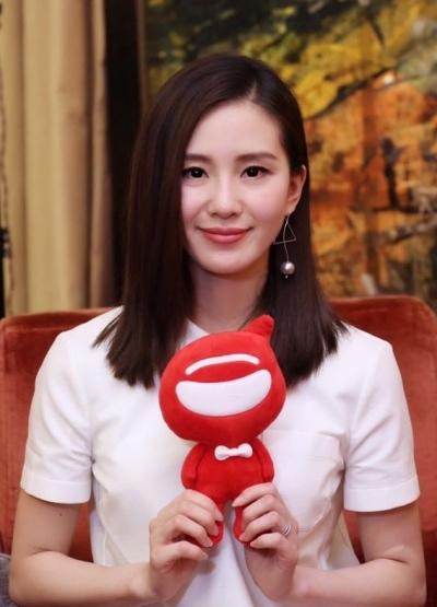 刘诗诗唯美床吻戏照片,刘诗诗吴奇隆结婚照近况图(2)