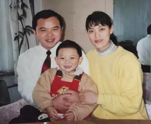 曝黄子韬父亲身家200亿是真的吗?揭秘成龙为什么不签约黄子韬