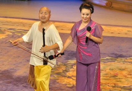 王小利与妻子李琳是如何相识的,揭秘王小利老婆李琳资料背景图片