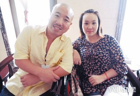 王小利与妻子李琳是如何相识的,揭秘王小利老婆李琳资料背景图片
