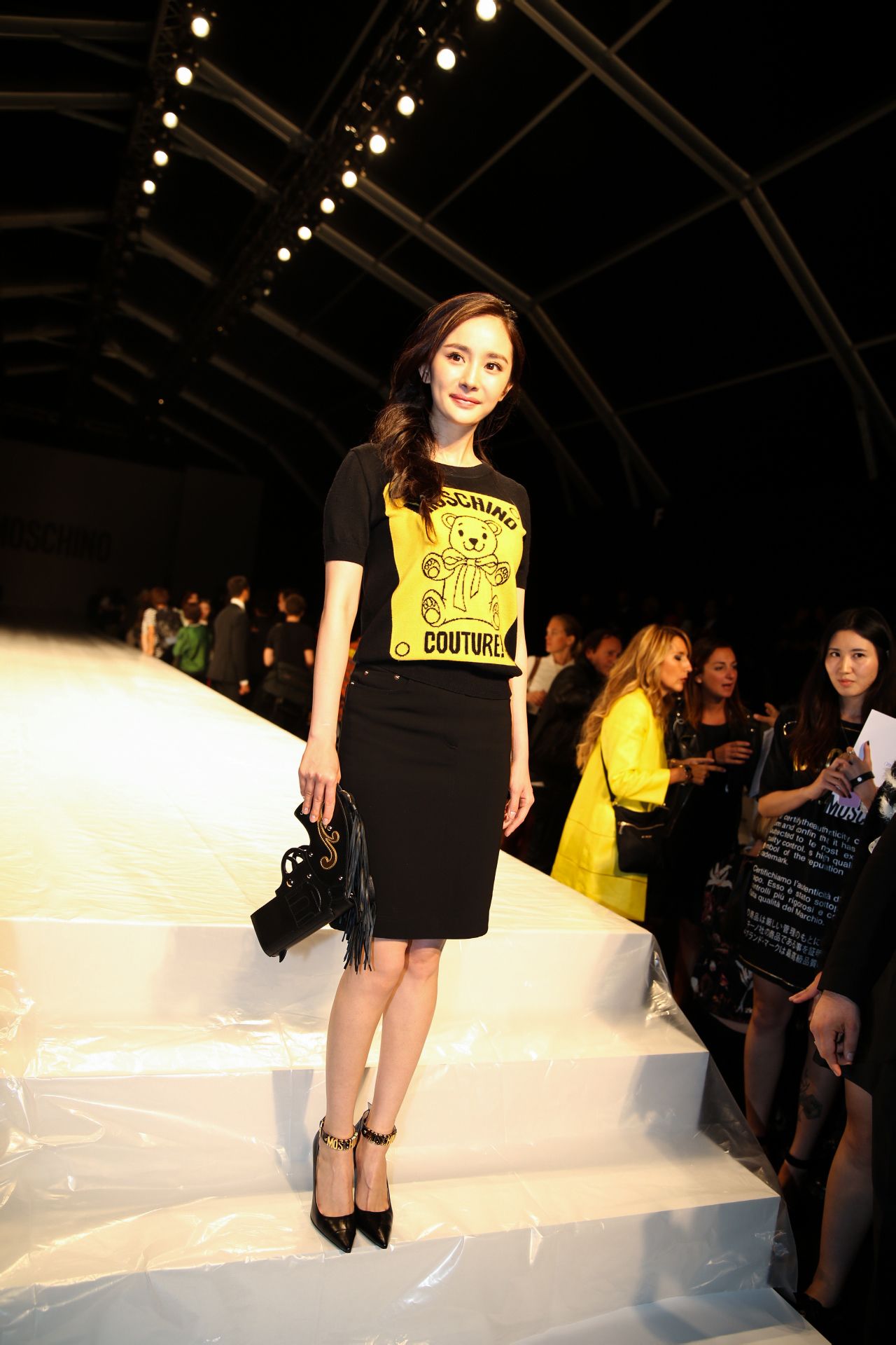 杨幂女儿小糯米好丑正面照片,杨幂为什么不让女儿曝光原因(2)