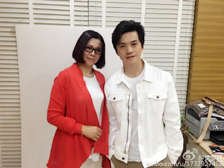 为什么林志炫和李健又上歌手了,揭秘李健和他的太太孟晓蓓甜蜜照(2)
