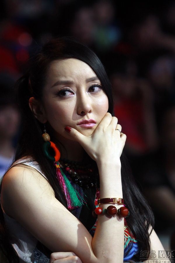 周鹏为什么改名萨顶顶,揭秘萨顶顶老公是谁惊人身价背景资料