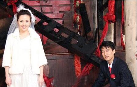 靳东现实中的老婆是谁资料照片曝光,揭秘靳东和老婆结婚照图