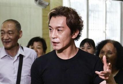 李咏女儿近照曝光,揭秘李咏为什么离开央视真相内幕原因(2)