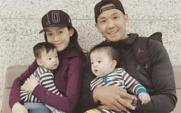 范玮琪为什么不能和黑人离婚,范玮琪黑人双胞胎儿子照片(2)