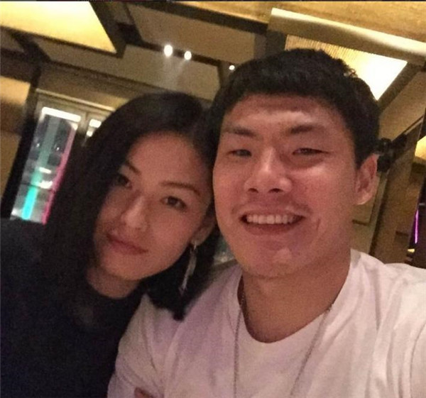 门神王大雷老婆是哪里人,王大雷老婆当过空姐吗性感照(2)