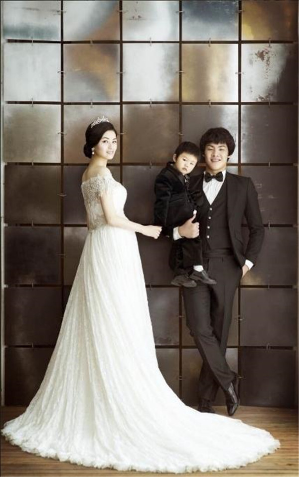 门神王大雷老婆是哪里人,王大雷老婆当过空姐吗性感照(2)
