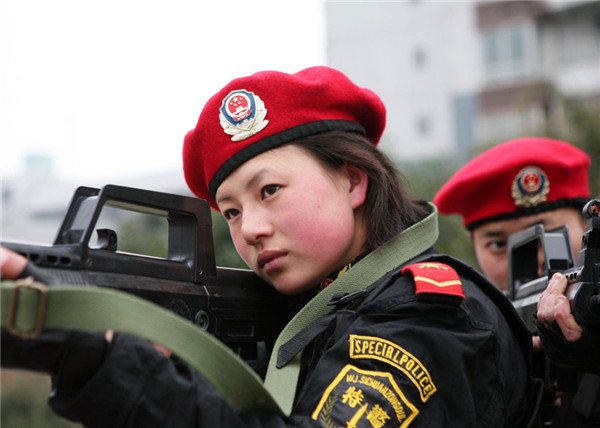 揭秘中国女特警魔鬼训练生活,美女特警真实训练照片(2)