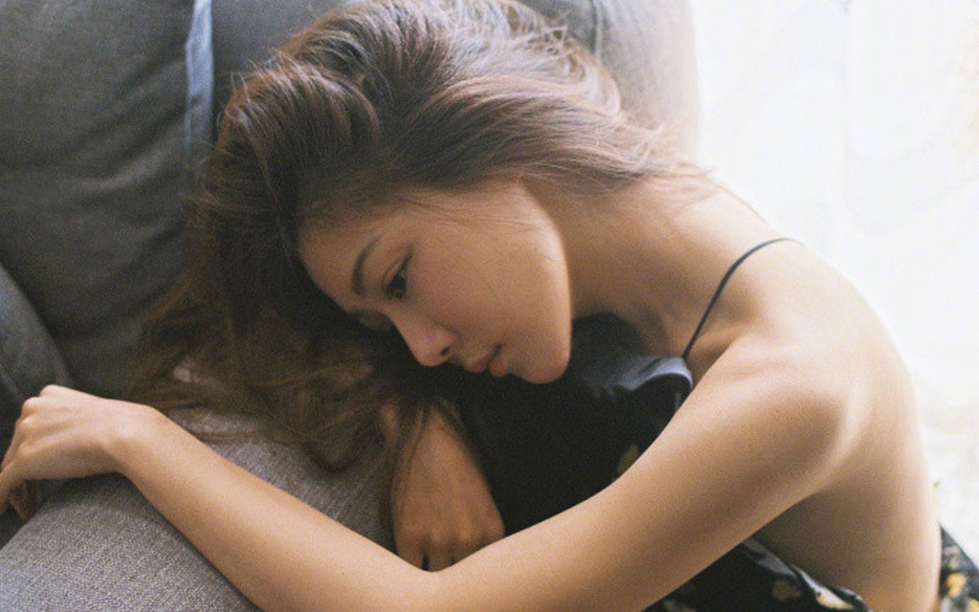 邓家佳为什么离婚,是为《爱情公寓5》造势吗?老公于岩家庭背景