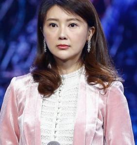 贾跃亭甘薇现状离婚没有?甘薇是独生女吗和老公闹翻为何不跑?