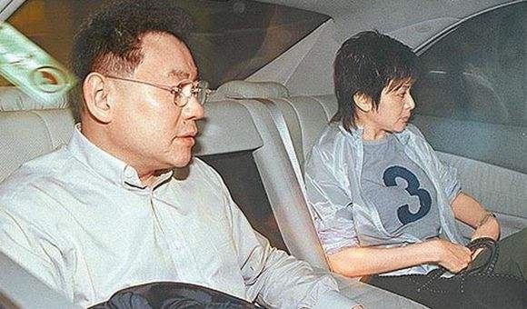 关之琳病情怎么样了,被脑癌折磨近照像老太太孤家寡人无人敢要
