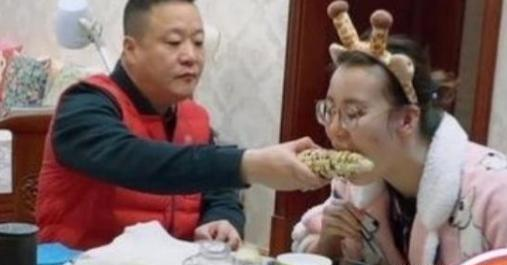 傅园慧身价年收入多少?傅园慧父母背景如何可以不工作?