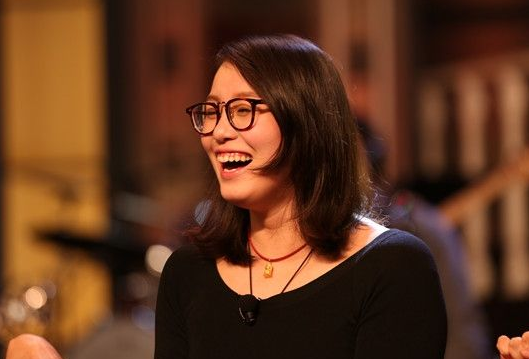 傅园慧身价年收入多少?傅园慧父母背景如何可以不工作?