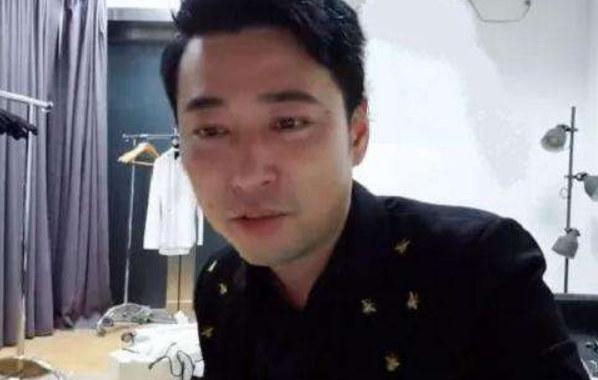 钱小佳下跪原因曝光,八一八斗鱼钱小佳的黑历史