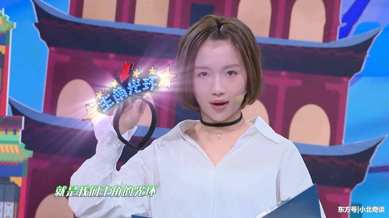 李浩菲什么来头父亲居然是他,李浩菲被曝家庭背景强大资料介绍。
