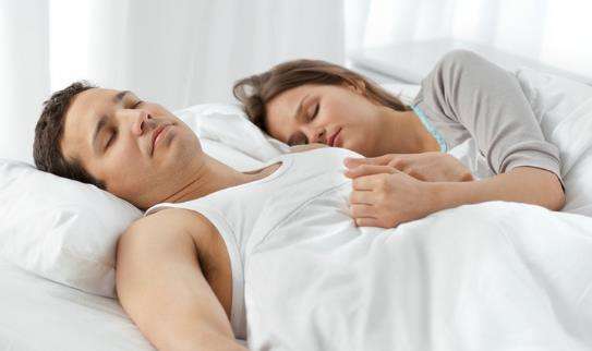 夫妻间最好的睡姿有哪几种？检验婚姻最好的标准是睡觉？