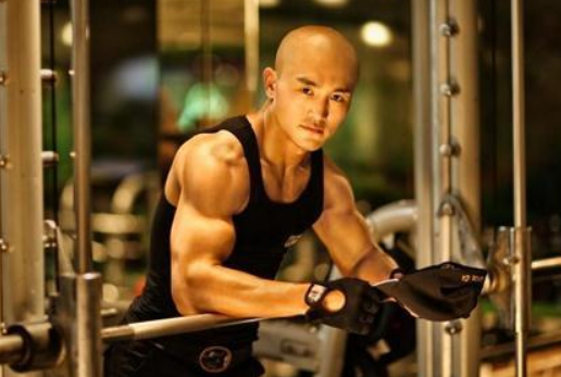 武僧一龙老婆照片简历曝光,一龙是假和尚吗为什么能娶老婆?